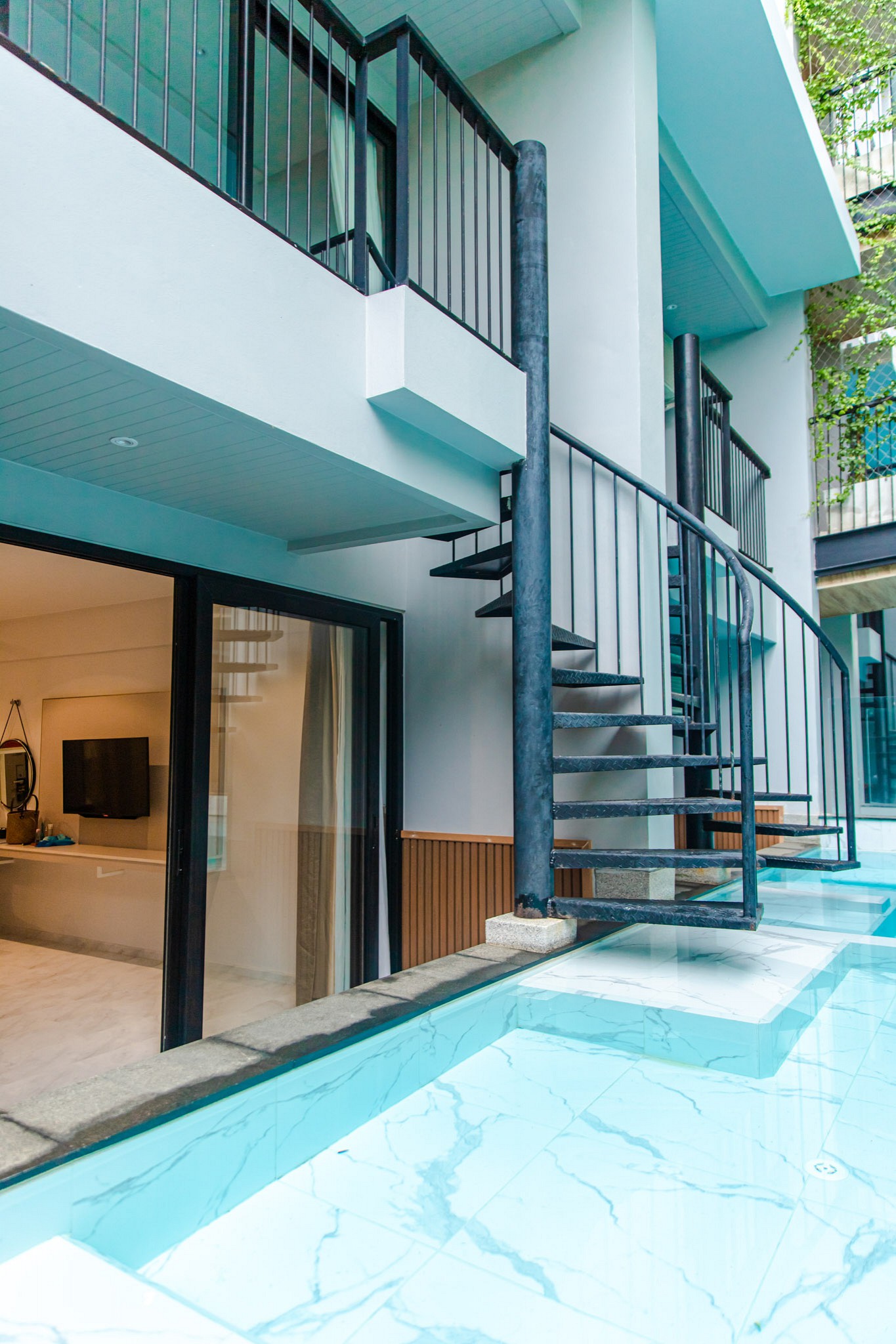 Deluxe Pool Access