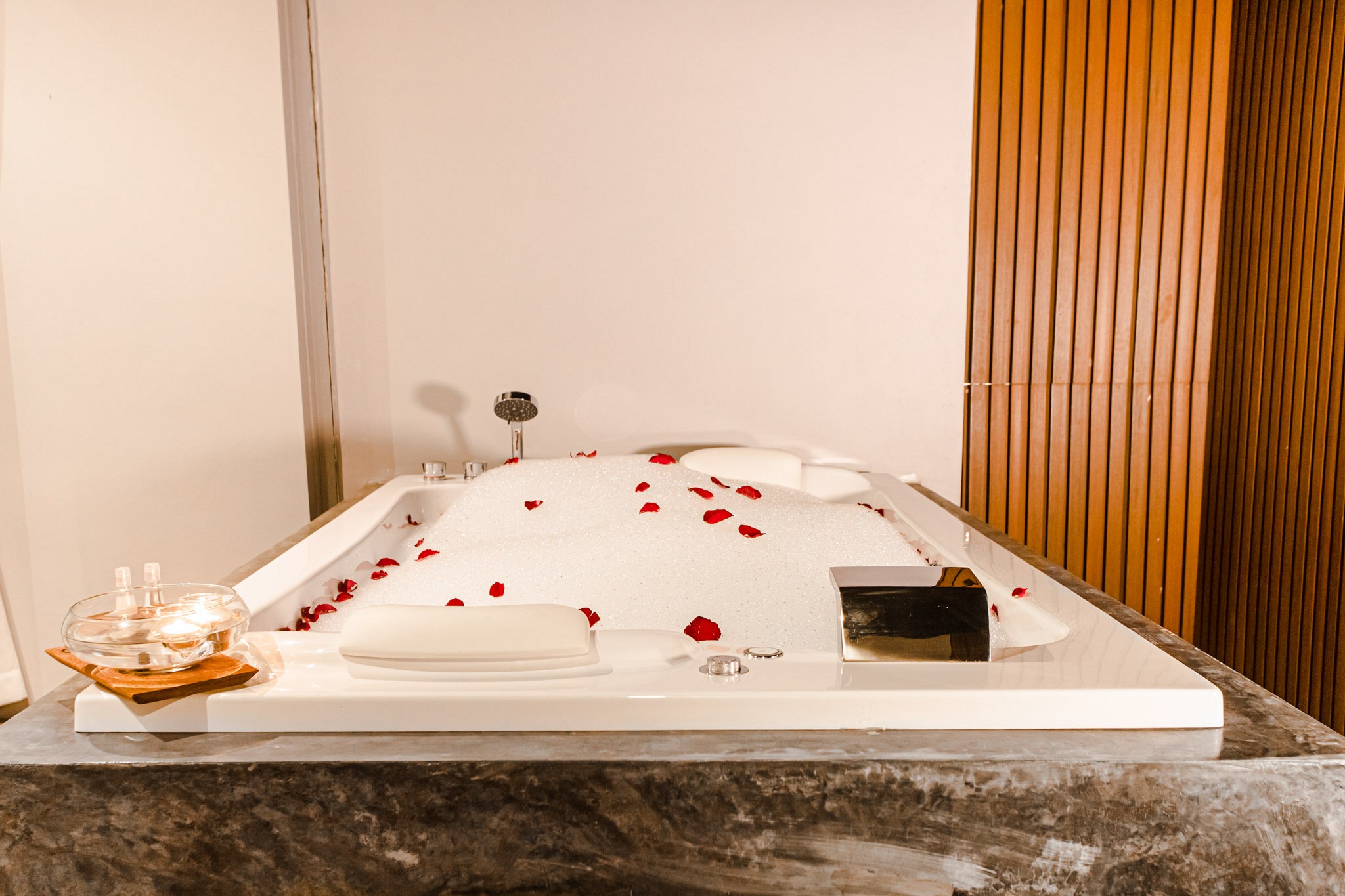 Deluxe Jacuzzi