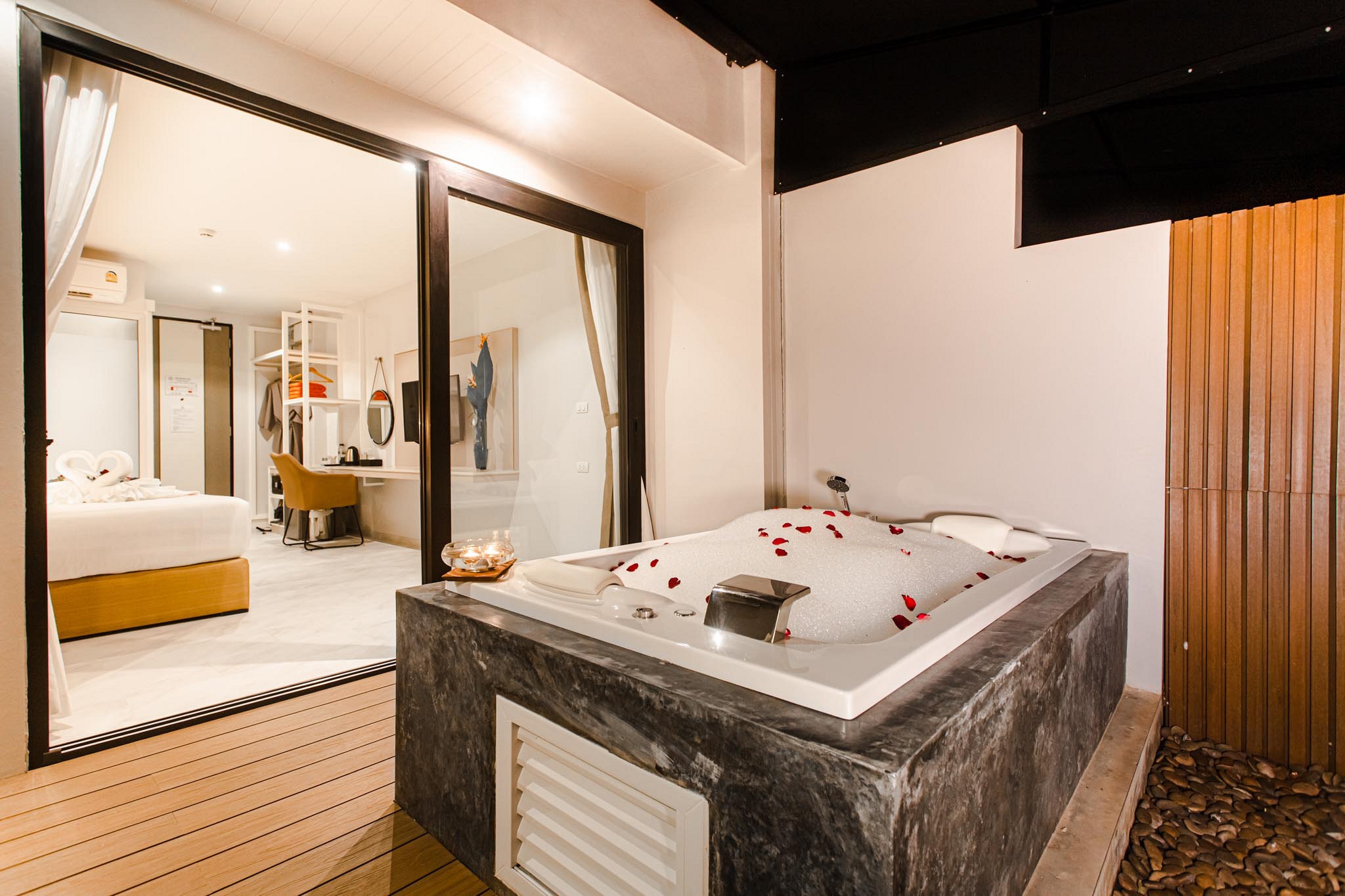 Deluxe Jacuzzi